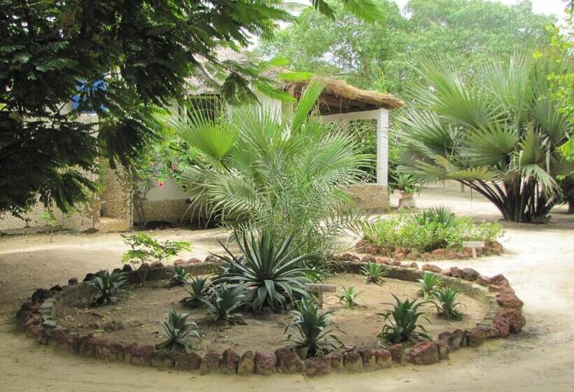 اتاق استاندارد سه تخته با چشم‌انداز باغ, Bazouk Du Saloum Ecolodge