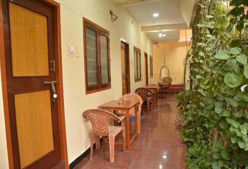 高级园景房, Siva Guest House