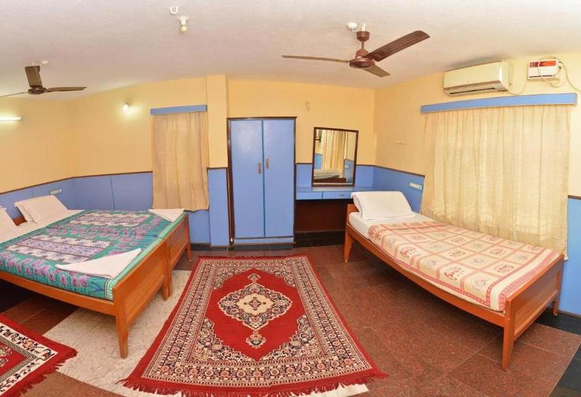 带阳台的三人标准间, Siva Guest House