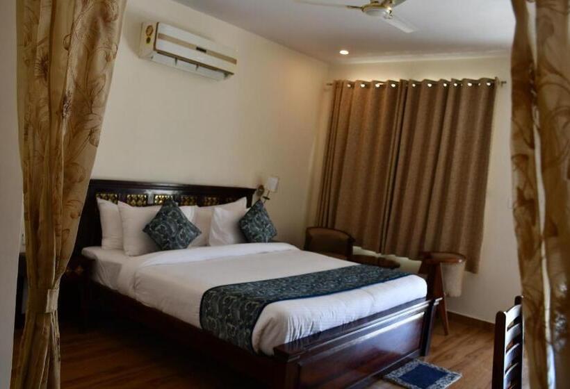 스탠다드 룸 킹사이즈 침대, Prime Neelkanth Forest Retreat Resort