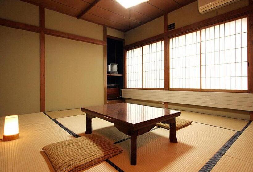 Номер Economy с общей ванной комнатой, Ougiya Ryokan