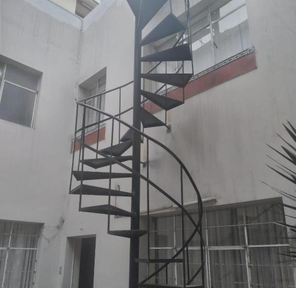 غرفة قياسية, Enhebra House