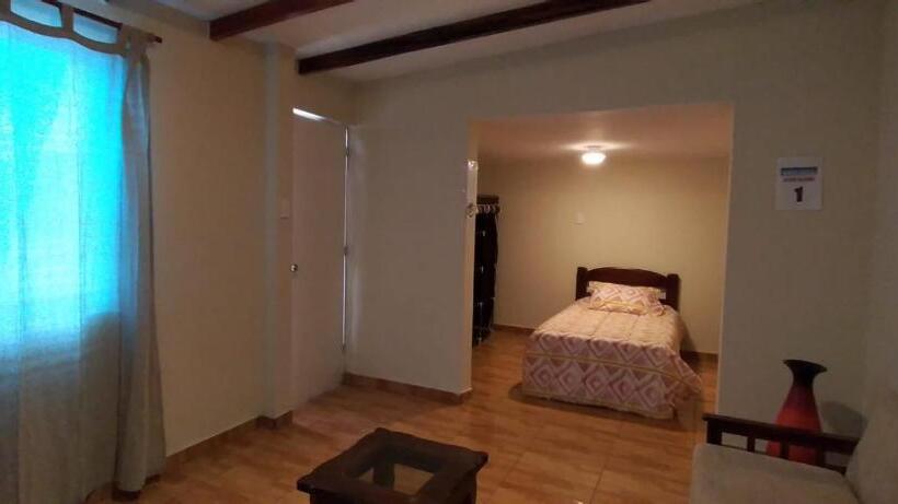 غرفة قياسية فردية, Enhebra House