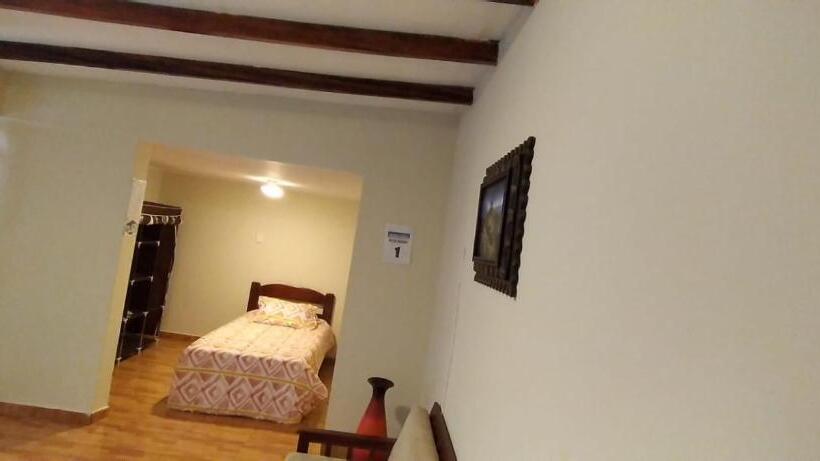 غرفة قياسية فردية, Enhebra House