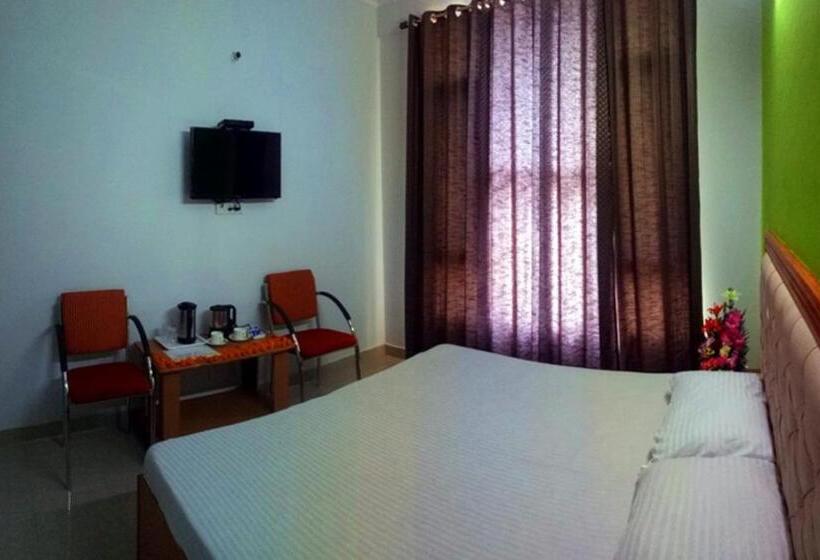 Quarto Deluxe, Goroomgo Sun Shine Regency Shimla