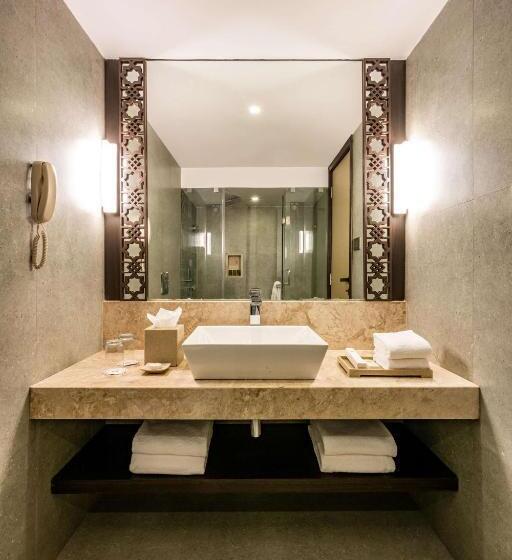带大床的高级房间, Silver Waves Resort & Spa   Daman