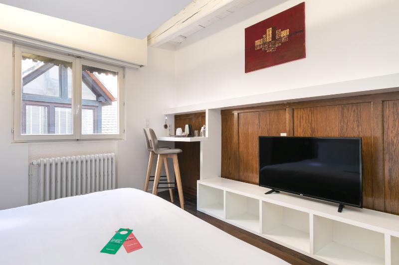 带大床的套房, Holiday Inn Express Hotel & Suites San Antonio   Rivercenter Area, An Ihg