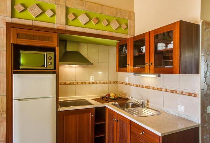 2 Bedroom Apartment Garden View, Montinho De Ouro