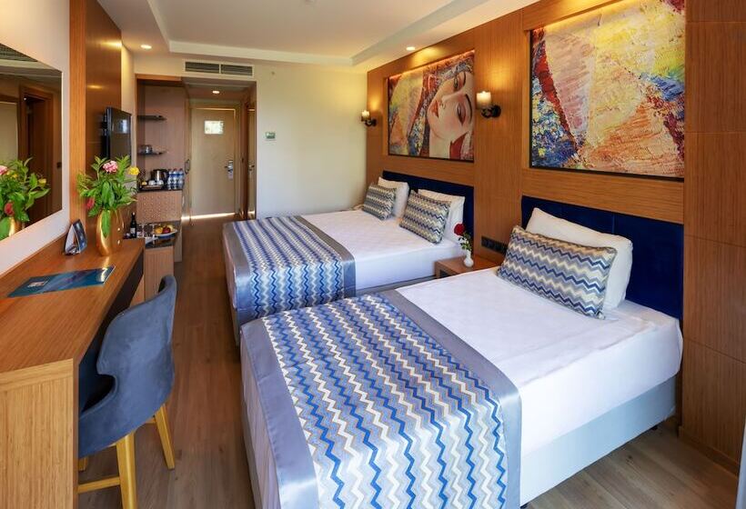 Quarto Triplo Estandar, Sealife Buket Resort & Beach Hotel - Ultra All Inclusive