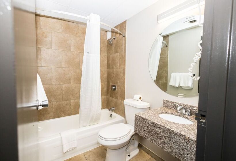 Номер Стандарт 2 Двуспальные Кровати, Days Inn By Wyndham Sharonville