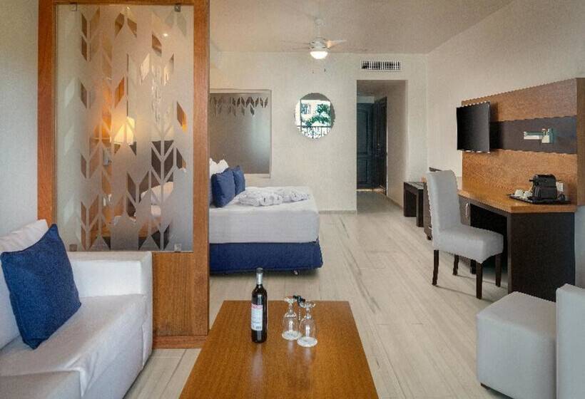 Superior Junior Suite, Ocean Blue & Sand - All Inclusive