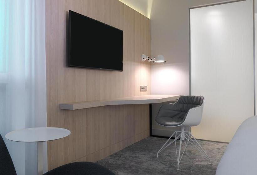 Стандартный Номер Кровать Кинг, The Jangle Hotel   Paris   Charles De Gaulle   Airport