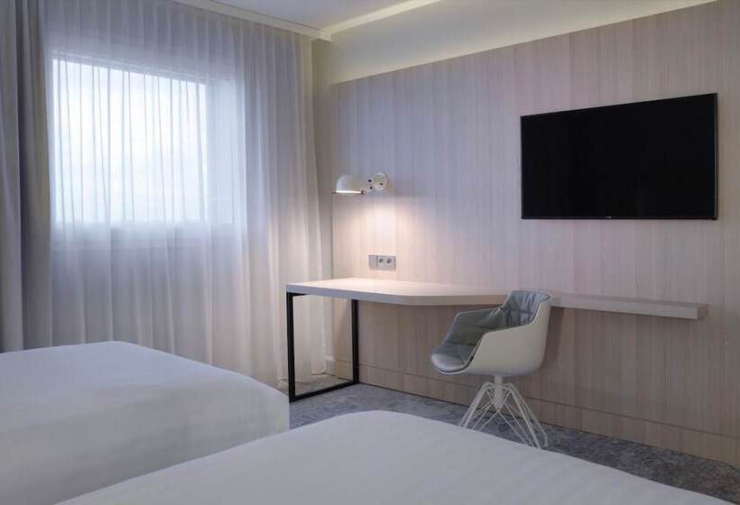 Номер Deluxe, The Jangle Hotel   Paris   Charles De Gaulle   Airport