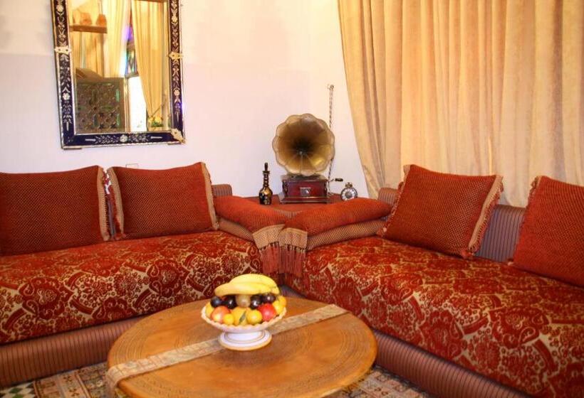 سوییت سوپریور, Riad El Ghalia