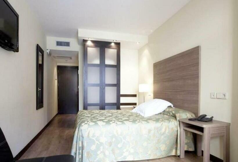 اتاق استاندارد سه نفره, Centro Los Braseros