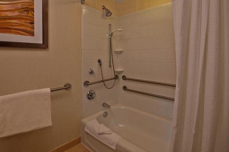 带大床的标准间, Courtyard By Marriott Providence Warwick