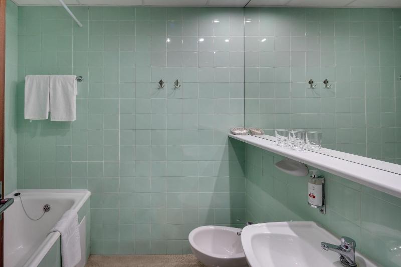 带大床的标准间, Holiday Inn Express Hotel & Suites Tampa Anderson Road Veterans Exp, An Ihg