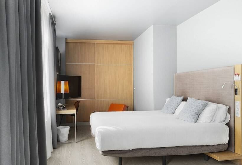Quarto Triplo Estandar, Petit Palace Alcala