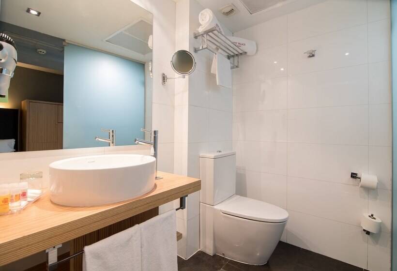 Quarto Basic, Petit Palace Alcala