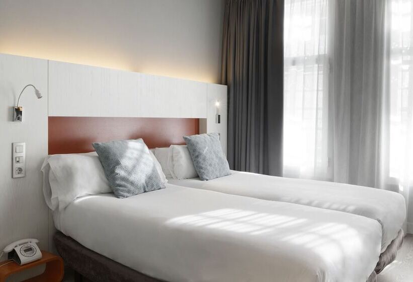 Quarto Superior, Petit Palace Alcala