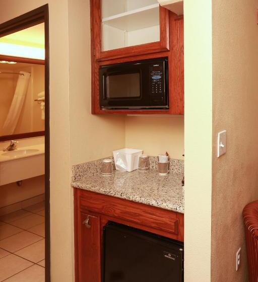 Люкс Deluxe Кровать Кинг, Ramada By Wyndham Fresno Northwest