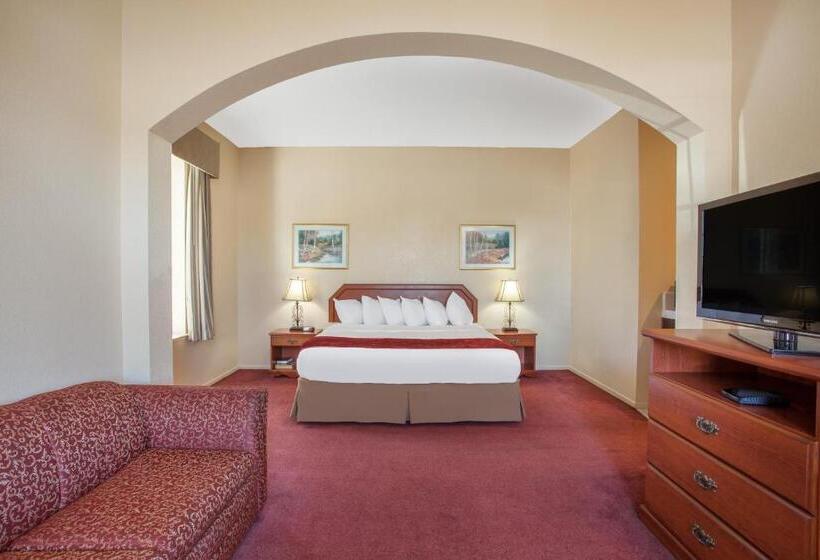 Люкс Deluxe Кровать Кинг, Ramada By Wyndham Fresno Northwest