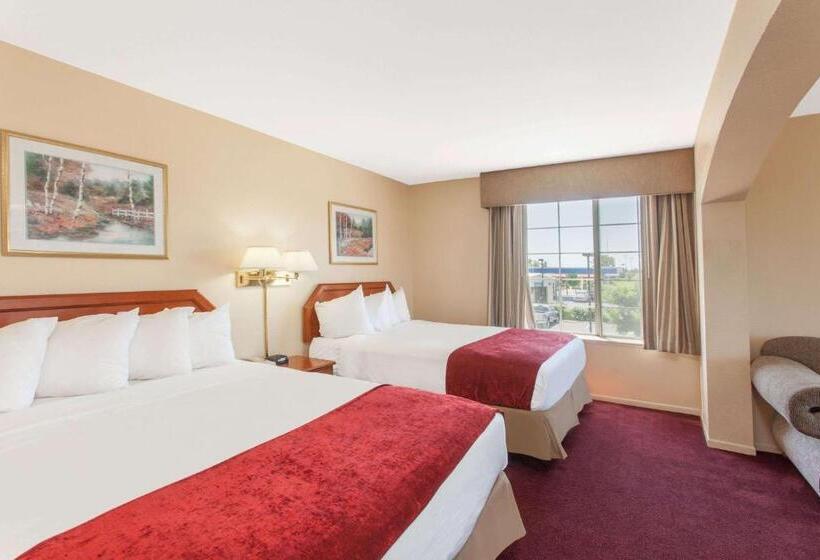 Номер Deluxe, Ramada By Wyndham Fresno Northwest