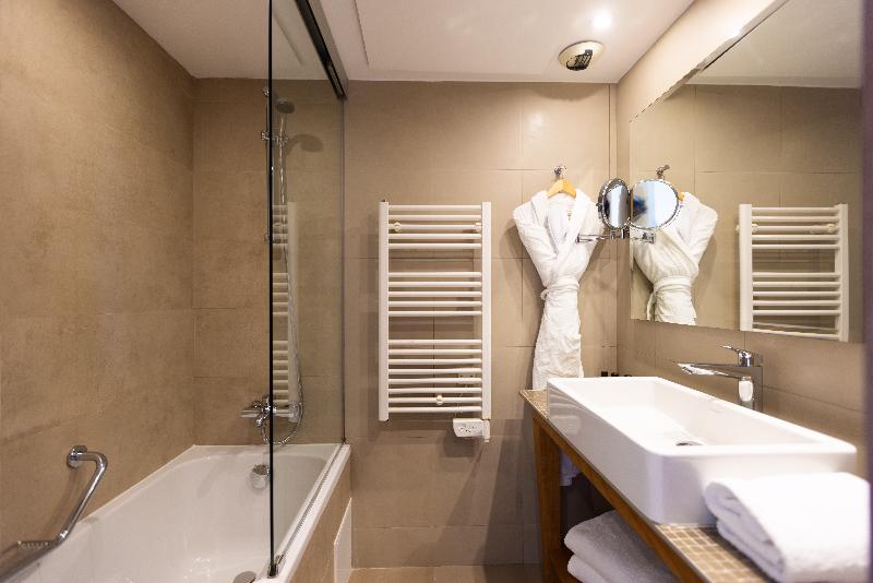 Номер Executive, Luxotel Cannes