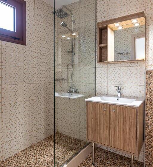 استودیوی استاندارد, Galini Apartments