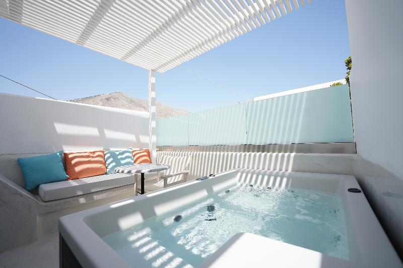 اتاق لوکس با وان آب گرم, Kouros Village Hotel   Adults Only