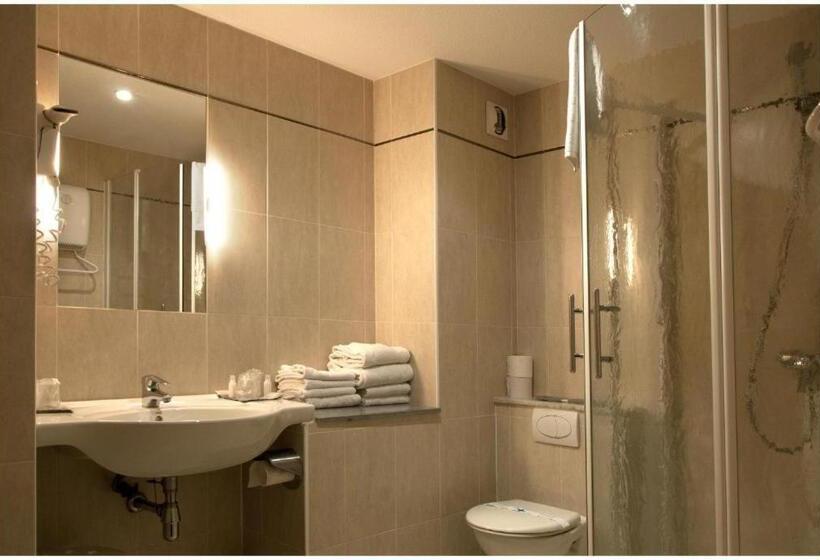 Номер Стандарт, The Originals City, Hôtel L Hippocampe, Sète Balaruc Le Vieux