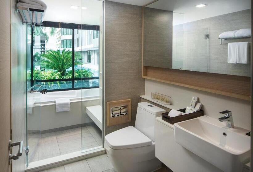 اتاق لوکس با چشم‌انداز استخر, Solitaire Bangkok Sukhumvit 11