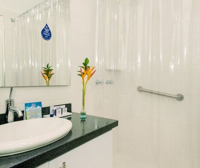 اتاق استاندارد, Dann Combeima