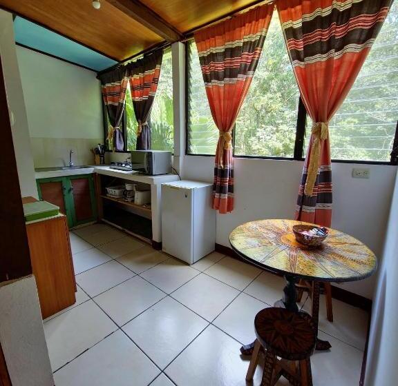 اتاق استاندارد یک نفره, Eco Suites Uxlabil Guatemala