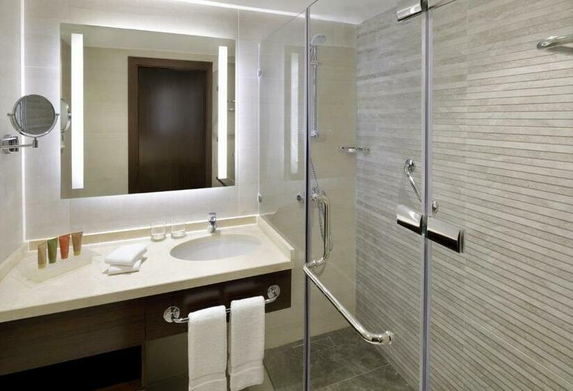 اتاق اجرایی با تخت بزرگ, Mövenpick Hotel Amman