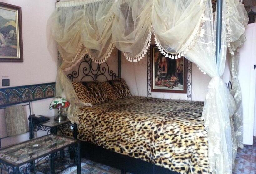 اتاق کلاسیک سه تخته, Moroccan House