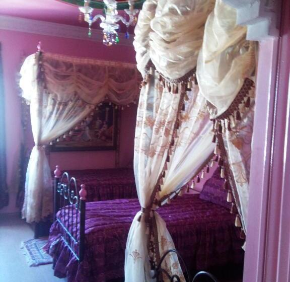 اتاق کلاسیک سه تخته, Moroccan House