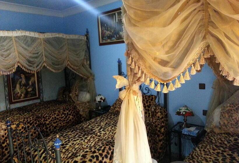 اتاق کلاسیک سه تخته, Moroccan House