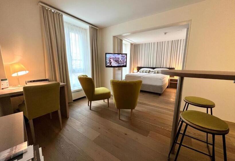 استودیوی سوپریور, Platzhirsch Zürich   Downtown Boutique Hotel & Sushi Lounge