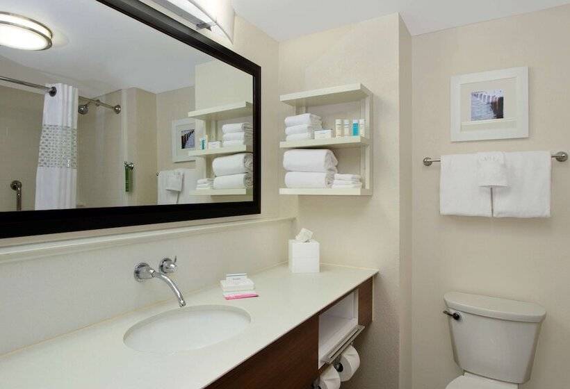 חדר סטנדרט עם מיטת קווין, Hampton Inn Cocoa Beach/cape Canaveral