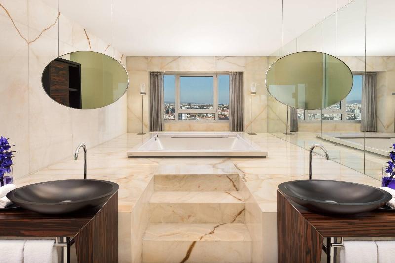 استودیوی استاندارد, Peermont Mondior