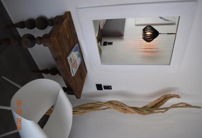 Полулюкс, Hermes Mykonos