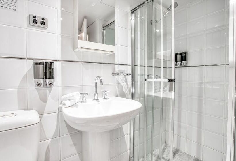 스탠다드 스튜디오, Park Regis Concierge Apartments
