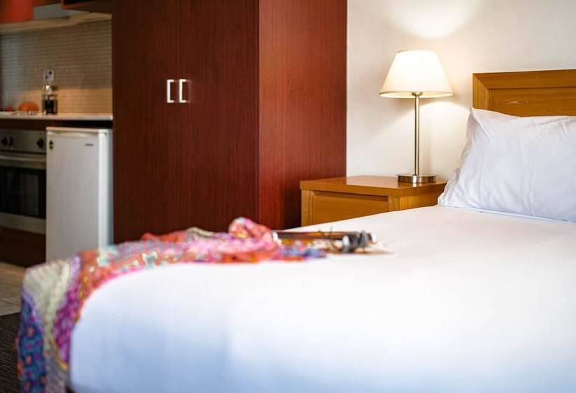스탠다드 스튜디오, Park Regis Concierge Apartments