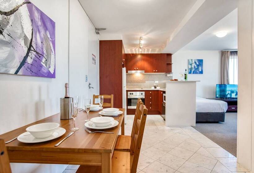 شقة غرفة واحدة, Park Regis Concierge Apartments