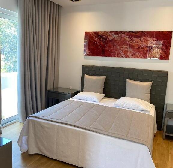 스위트, Theoxenia House