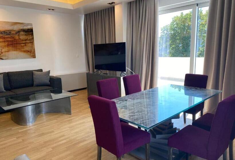 스위트, Theoxenia House