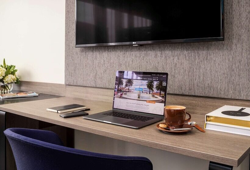 Quarto Estandar Cama Casal, Novotel Geelong