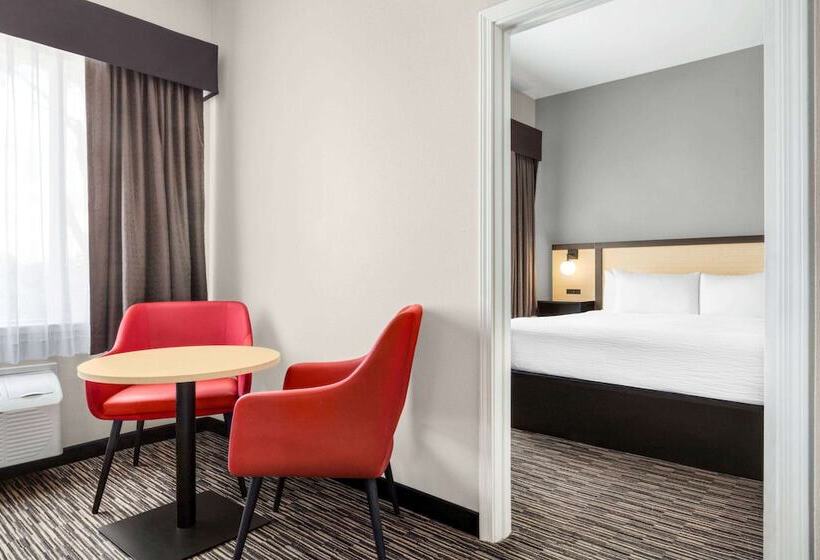 스위트, Ramada By Wyndham Marina