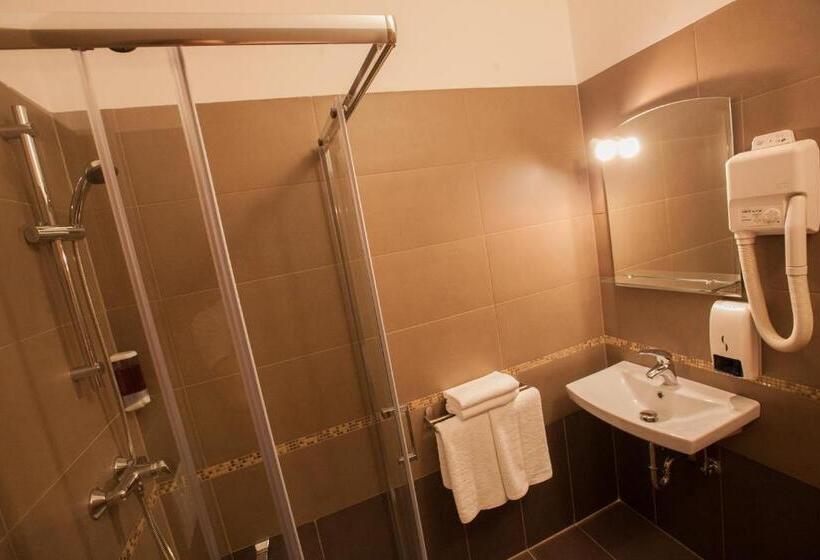 اتاق استاندارد چهار تخته, Eco Hotel Center Postojna